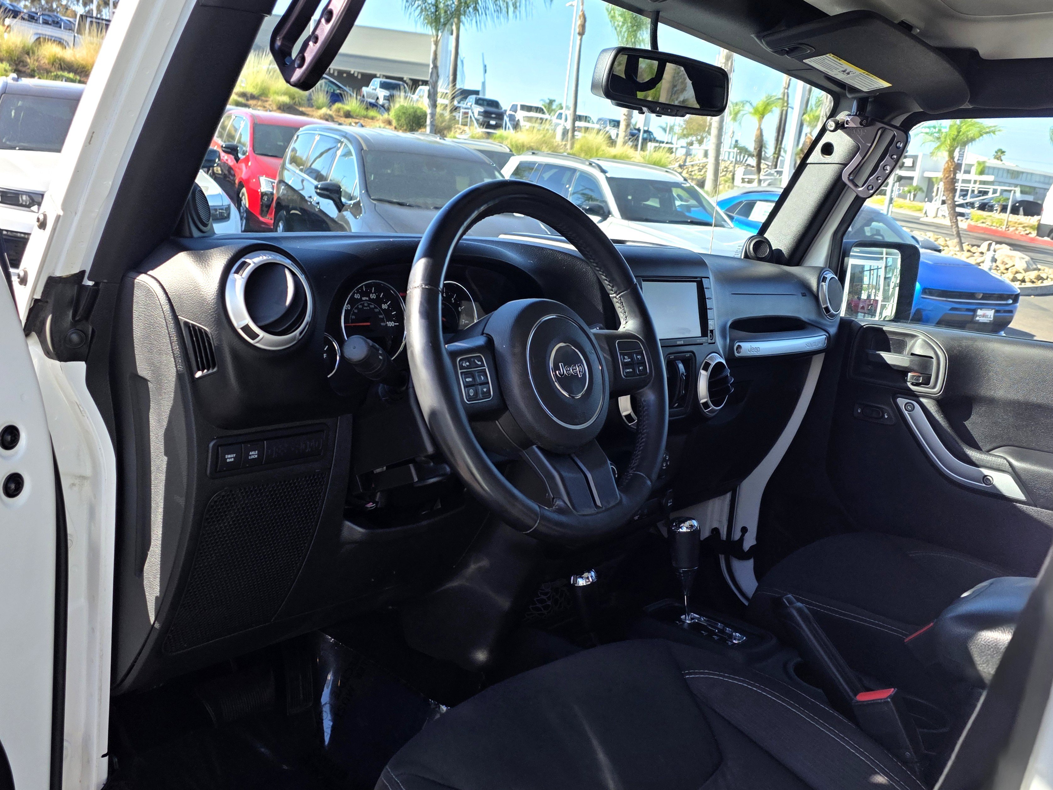 Used 2013 Jeep Wrangler Unlimited Rubicon w/ Connectivity Group AWD/4WD image 10