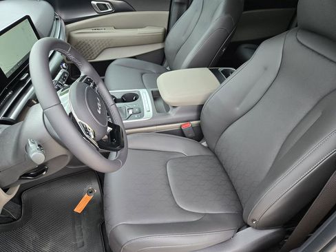 New 2026 Kia Carnival image 9