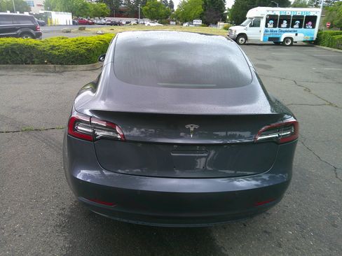 Used 2018 Tesla Model 3 Long Range RWD image 6