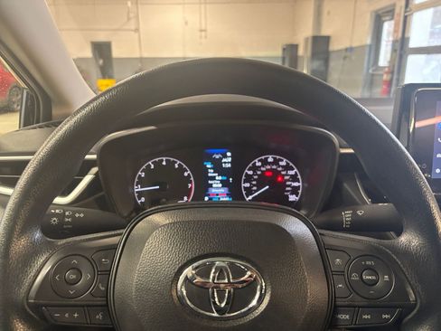 Used 2025 Toyota Corolla LE image 27