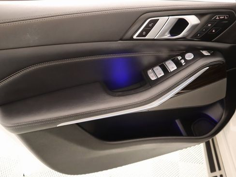 Used 2023 BMW X7 xDrive40i w/ Premium Package image 19