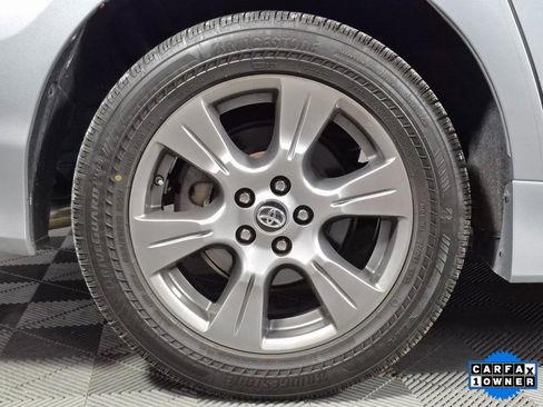 Used 2019 Toyota Sienna SE image 28