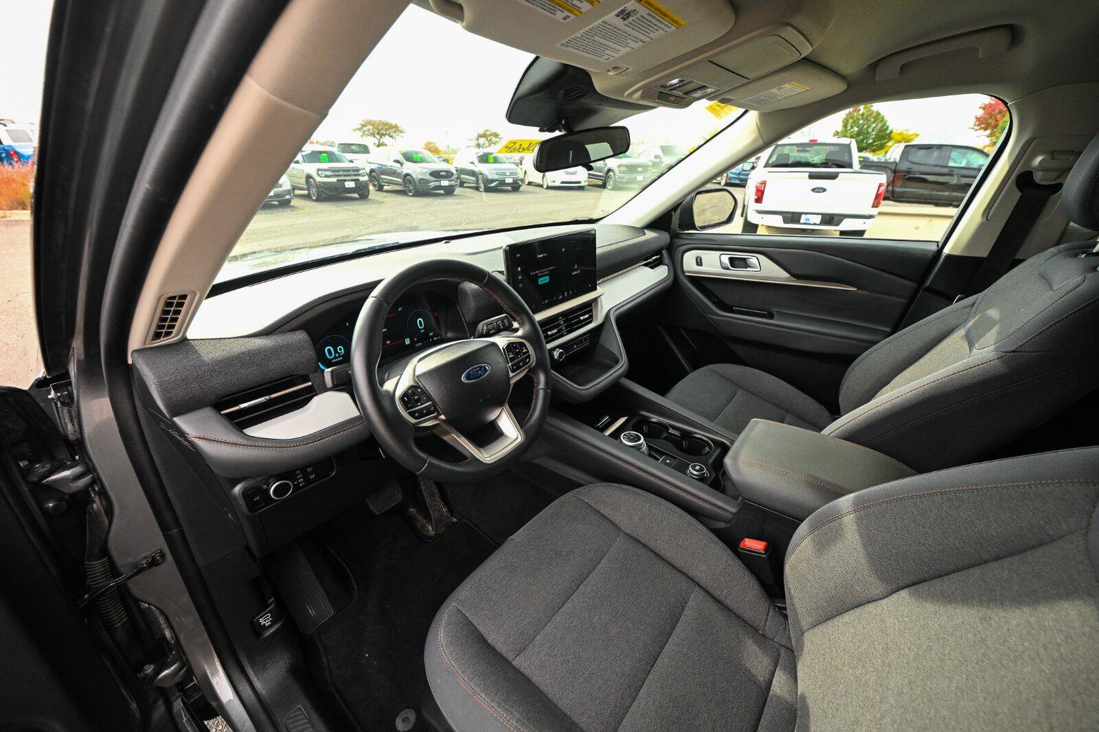 Used 2025 Ford Explorer Active AWD/4WD image 18