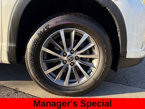 Used 2017 Toyota Highlander XLE image 11
