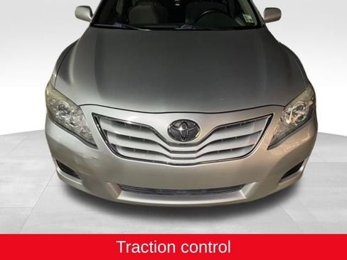 Used 2011 Toyota Camry LE image 2