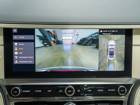 Used 2024 Bentley Flying Spur V8 AWD/4WD image 44
