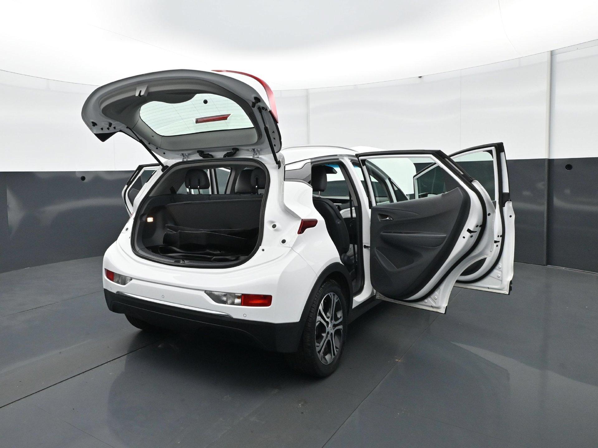Used 2019 Chevrolet Bolt Premier w/ Infotainment Package FWD image 31