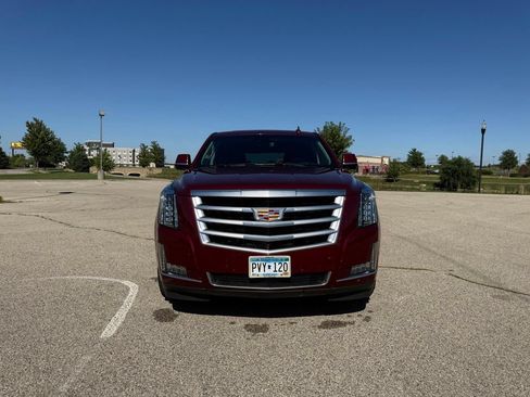 Used 2019 Cadillac Escalade Luxury AWD/4WD image 9