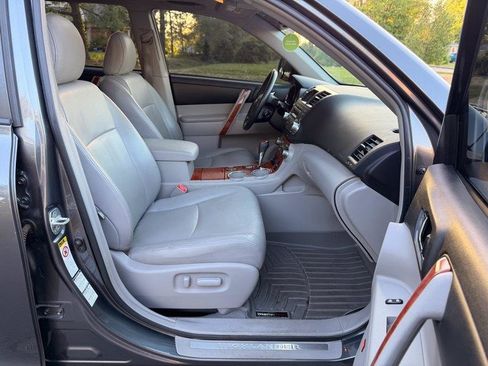 Used 2010 Toyota Highlander Limited image 9