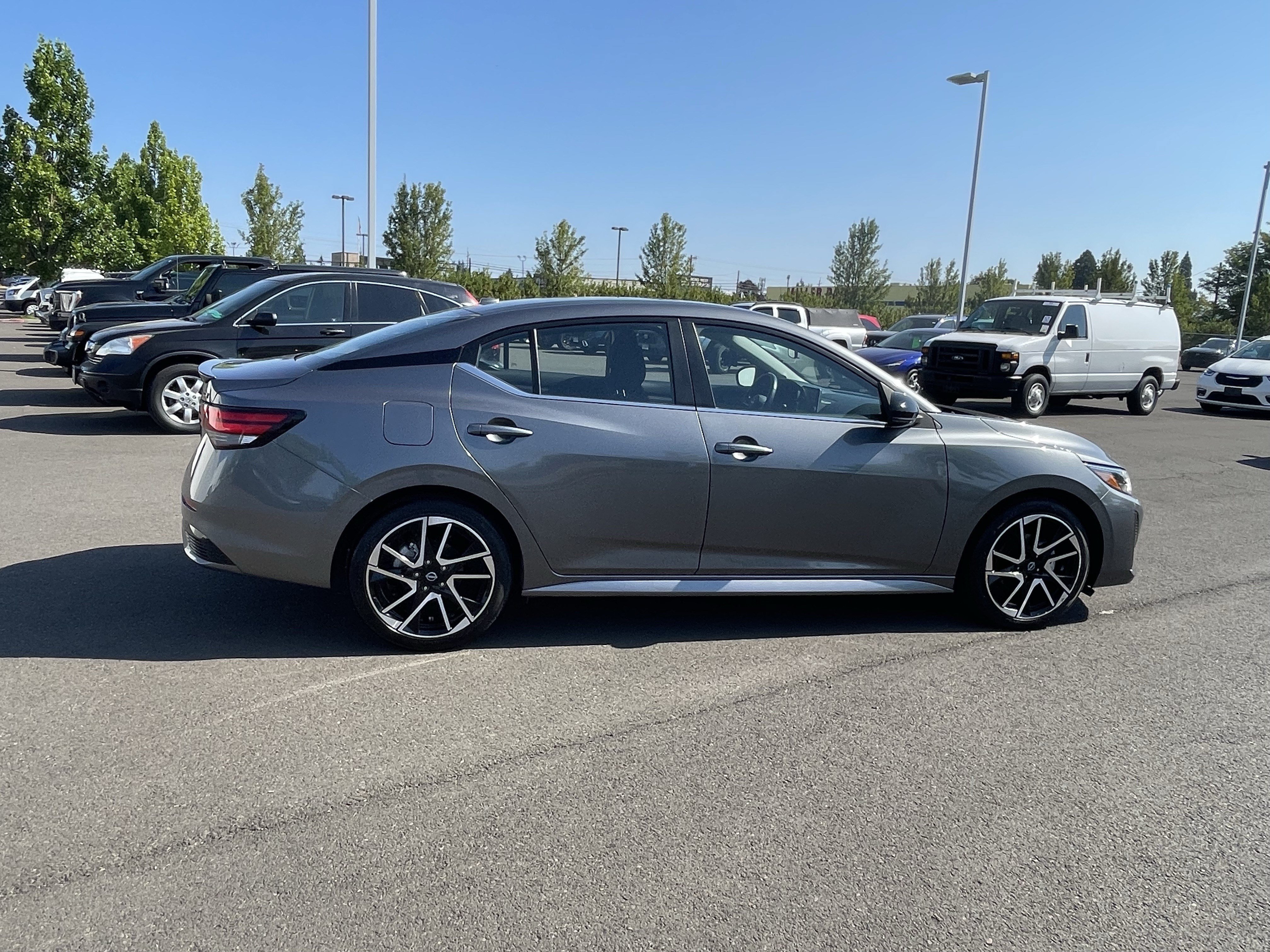 Used 2025 Nissan Sentra SR FWD image 6