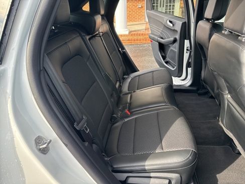 Used 2025 Ford Escape SE image 45