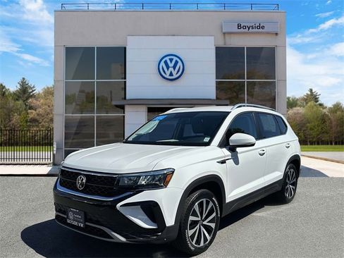Certified 2022 Volkswagen Taos SE image 6