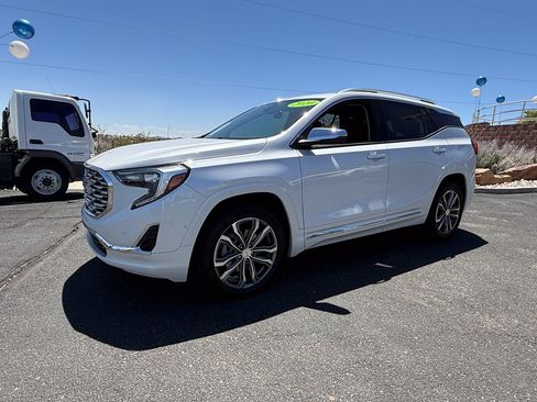 Used 2020 GMC Terrain Denali w/ Denali Premium Package AWD/4WD image 9