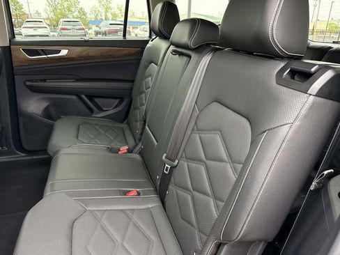 Used 2025 Volkswagen Atlas SE image 15