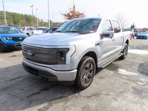 Used 2024 Ford F150 Lightning Lariat image 3