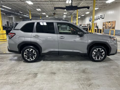 Used 2025 Subaru Forester Premium image 9