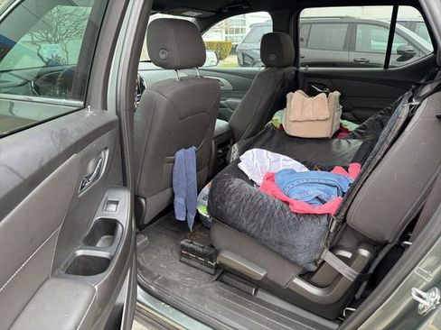 Used 2023 Chevrolet Traverse LT image 8