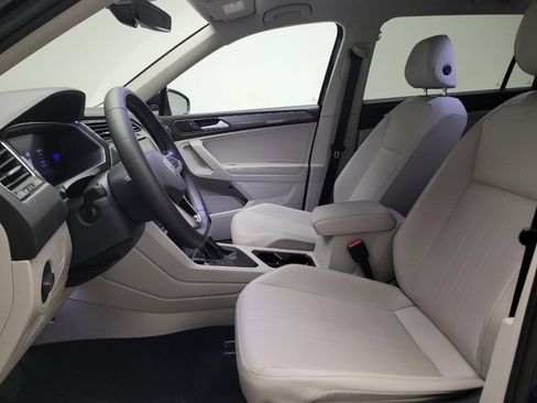Used 2022 Volkswagen Tiguan SE FWD image 17