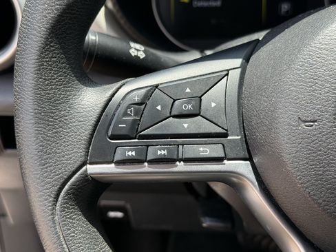 Used 2021 Nissan Versa SV FWD image 16