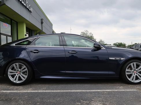 Used 2019 Jaguar XJ R-Sport RWD image 8