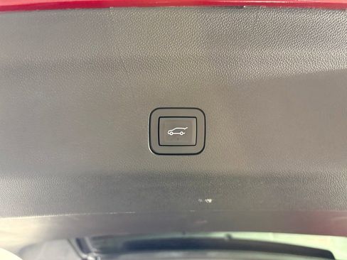Used 2025 GMC Yukon XL Denali w/ Sun & Power Step Package image 33