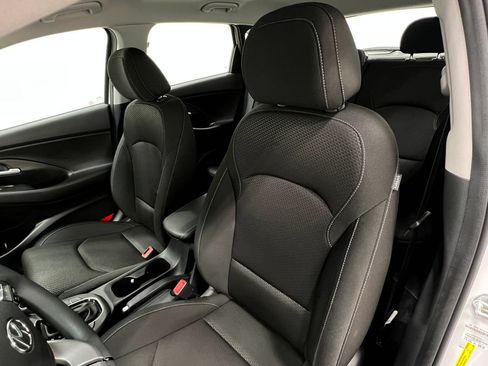 Used 2019 Hyundai Elantra GT FWD image 13