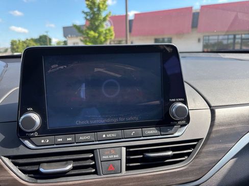 Used 2025 Nissan Altima 2.5 SV FWD image 23