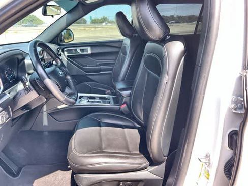 Used 2020 Ford Explorer XLT w/ Equipment Group 202A RWD image 11
