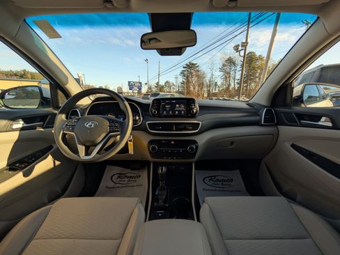 Used 2019 Hyundai Tucson SE image 2