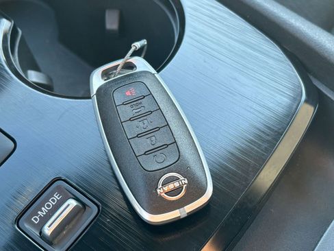 Used 2025 Nissan Rogue SV image 22