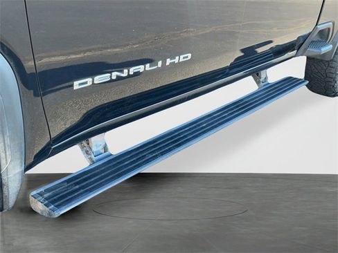 Used 2023 GMC Sierra 2500 Denali w/ Denali Black Diamond Edition image 10