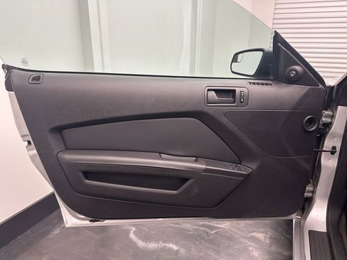 Used 2013 Ford Mustang Coupe image 12