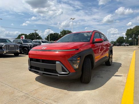 Used 2024 Hyundai Kona SEL AWD/4WD image 2