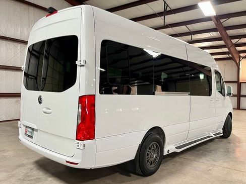 Used 2023 Mercedes-Benz Sprinter 2500 image 2