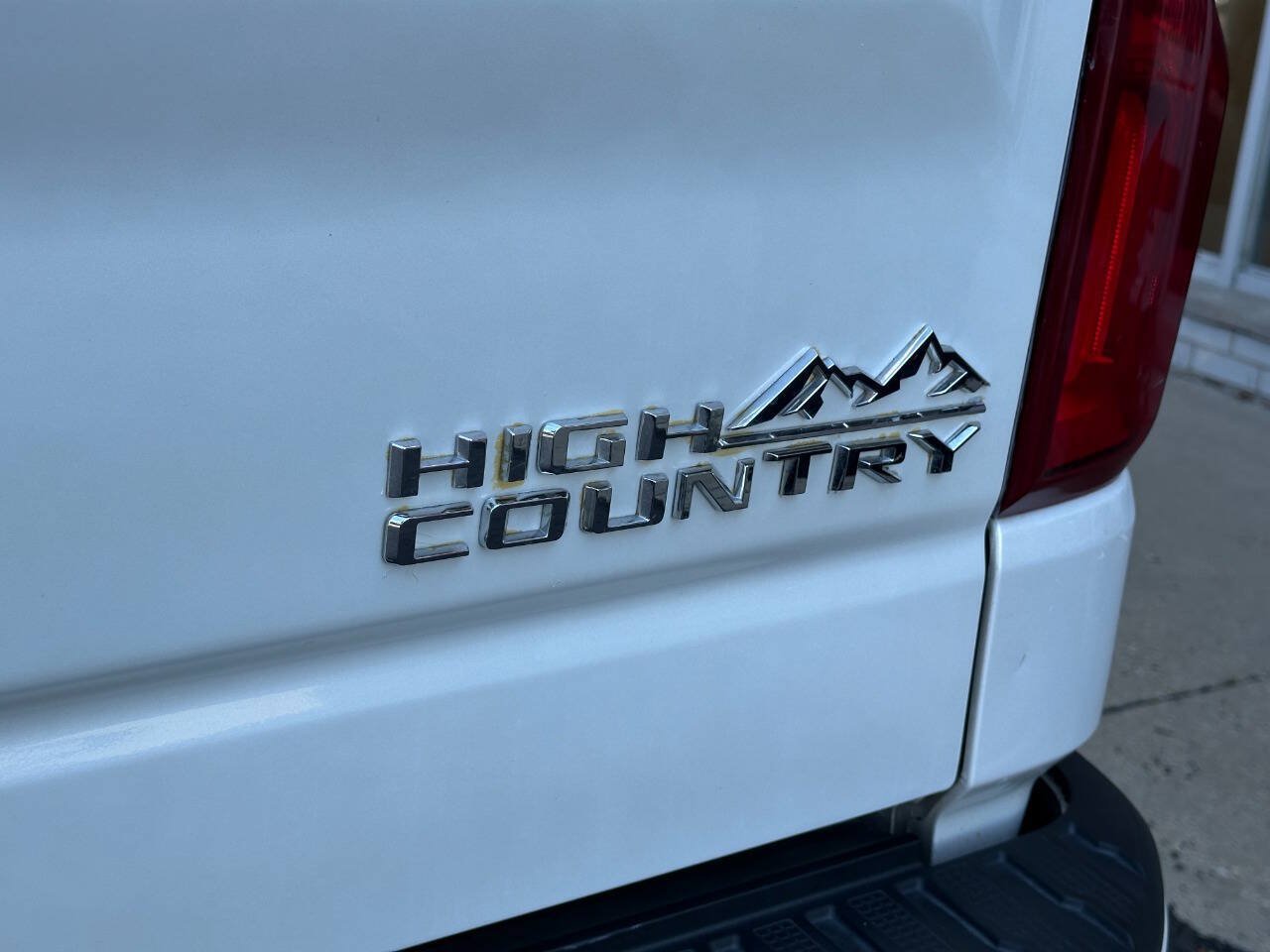 Used 2021 Chevrolet Silverado 1500 High Country w/ Technology Package AWD/4WD image 6