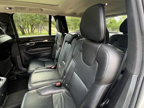 Used 2018 Volvo XC90 T6 Momentum w/ Convenience Package AWD/4WD image 37