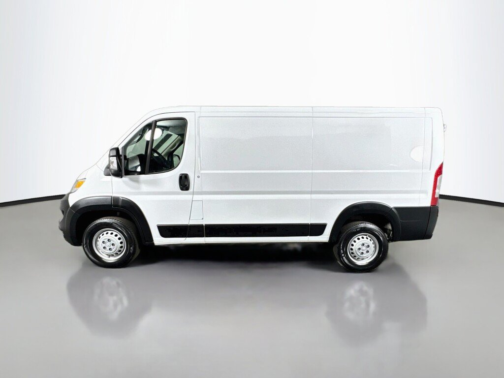 Used 2025 RAM ProMaster 2500 w/ Convenience Group FWD image 2