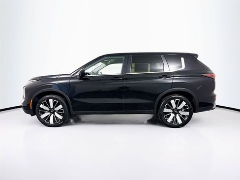 Used 2025 Mitsubishi Outlander SE FWD image 30