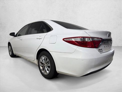 Used 2017 Toyota Camry LE FWD image 5