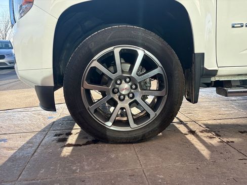 Used 2021 GMC Canyon Denali image 9