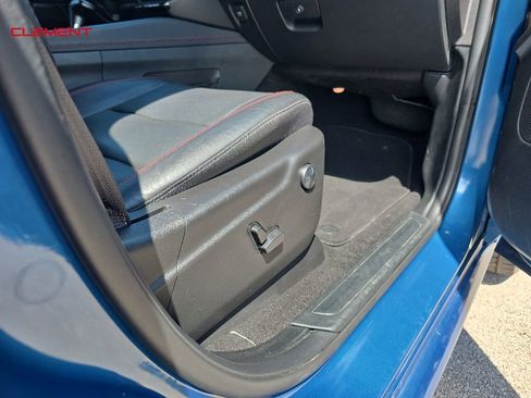 Used 2024 Dodge Durango GT RWD image 11