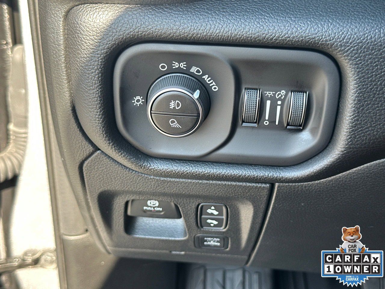 Used 2025 RAM 1500 Laramie w/ Night Edition AWD/4WD image 29