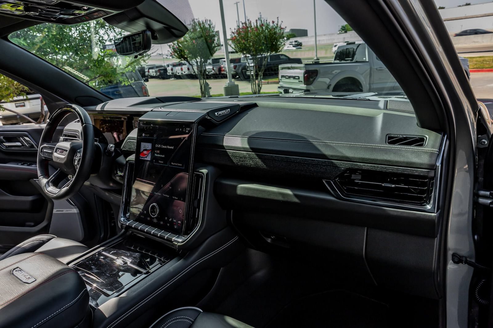 Used 2026 GMC Yukon AT4 Ultimate AWD/4WD image 18