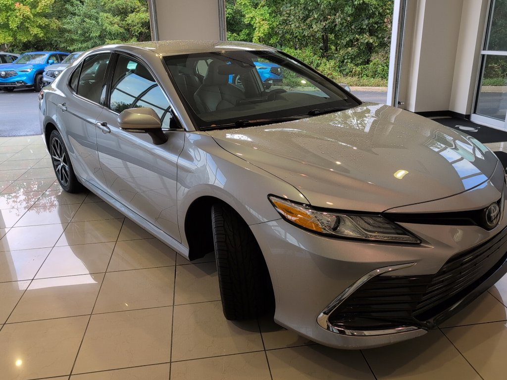 Used 2023 Toyota Camry XLE FWD image 7