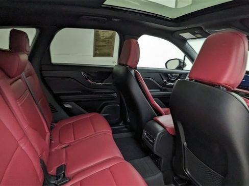 Used 2025 Lincoln Corsair Reserve image 38