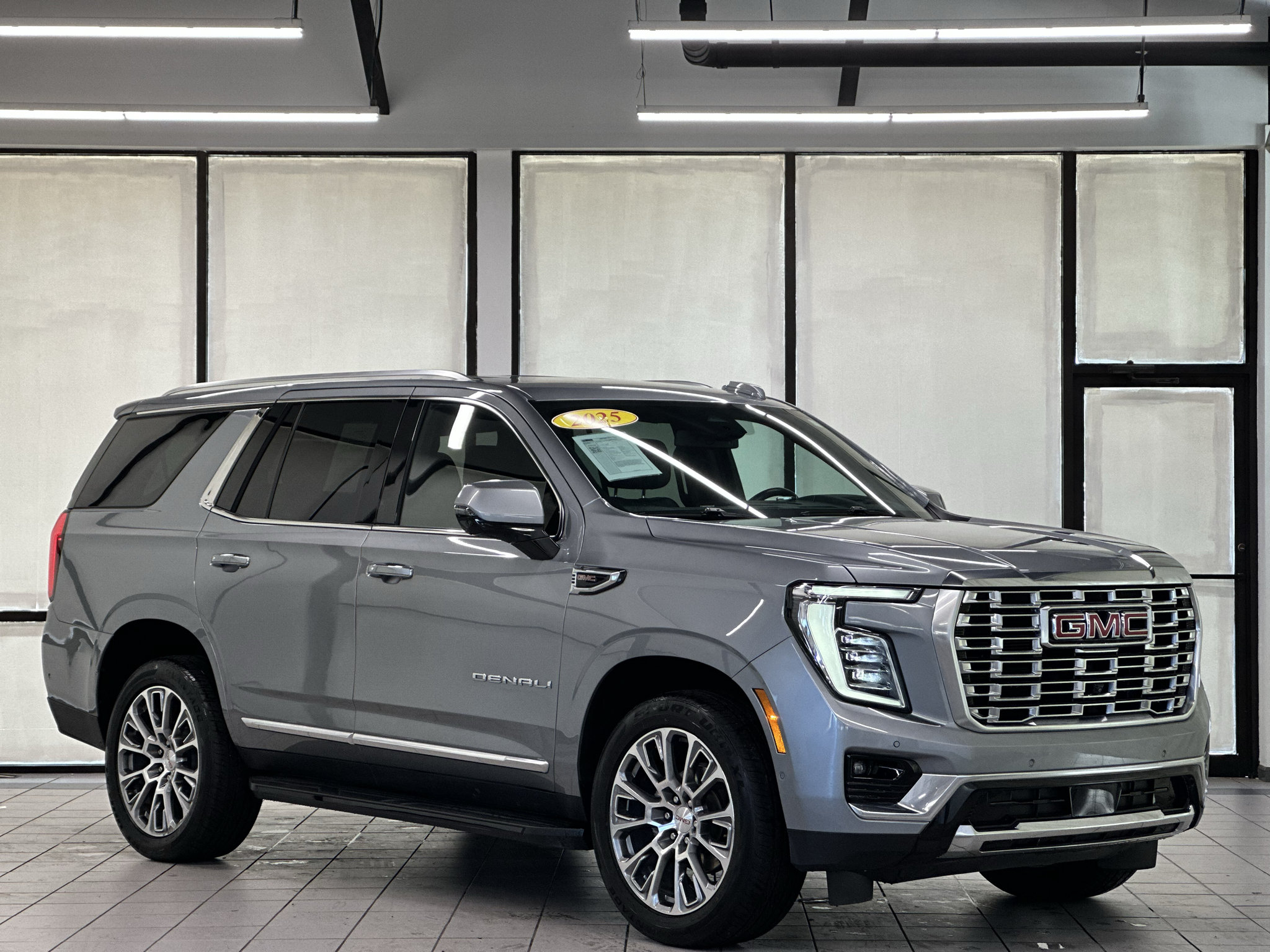 Certified 2025 GMC Yukon Denali AWD/4WD image 1