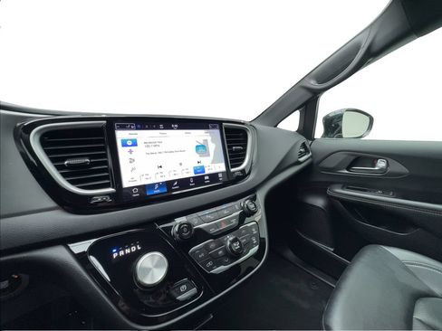 Used 2025 Chrysler Pacifica Select FWD image 41