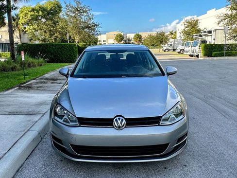 Used 2015 Volkswagen Golf S image 2