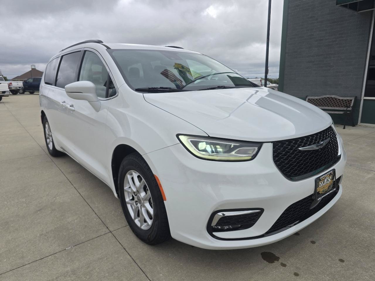 Used 2022 Chrysler Pacifica Touring-L FWD image 7