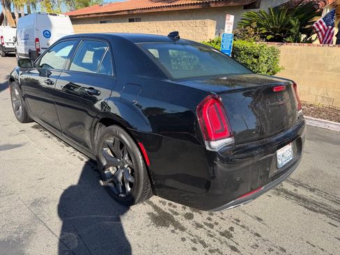 Used 2022 Chrysler 300 S image 5